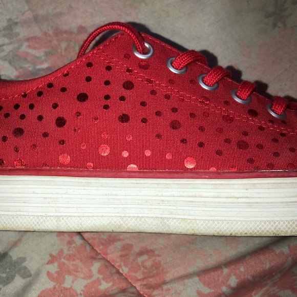 Super cute red sneakers - Picture 4 of 5